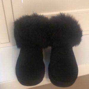 Brand new never worn Ugg size 6